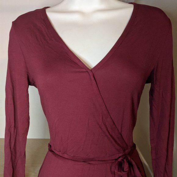 H&M Divided Burgundy Casual Dancer Dress - Picture 2 of 2